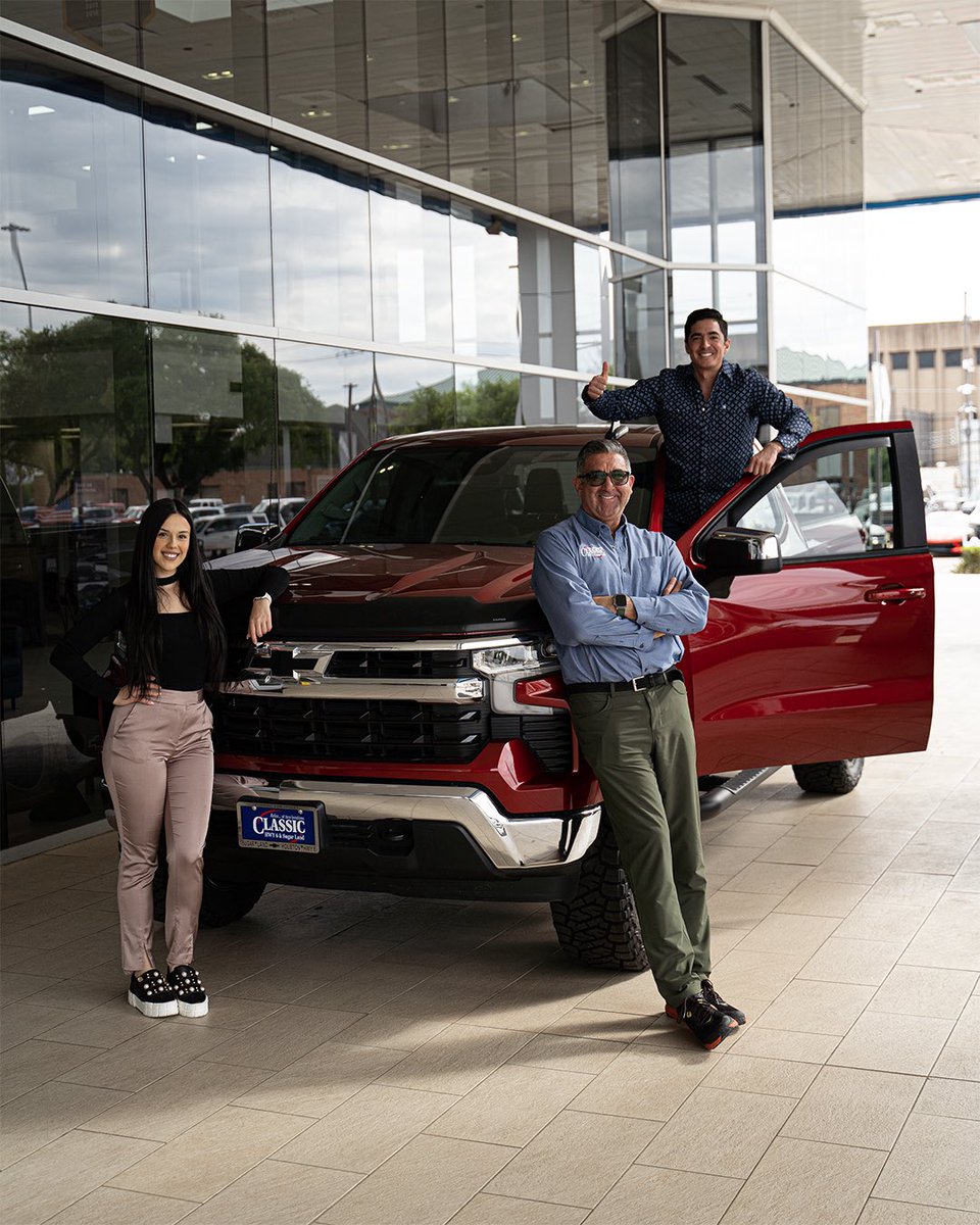 ¡Bienvenidos <a href="/ChristyLanette/">Christy L. Garza</a> y <a href="/RamonMontoyaTv/">Ramón Montoya</a> a la #ClassicChevyFamily!😁🙏¡Estamos agradecidos de tenerlos en el equipo y emocionados de trabajar con ustedes! 💯🔥

<a href="/LaRazaHouston/">La Raza Houston</a> #FridayFeeling #welcome #houston #htown #chevrolet