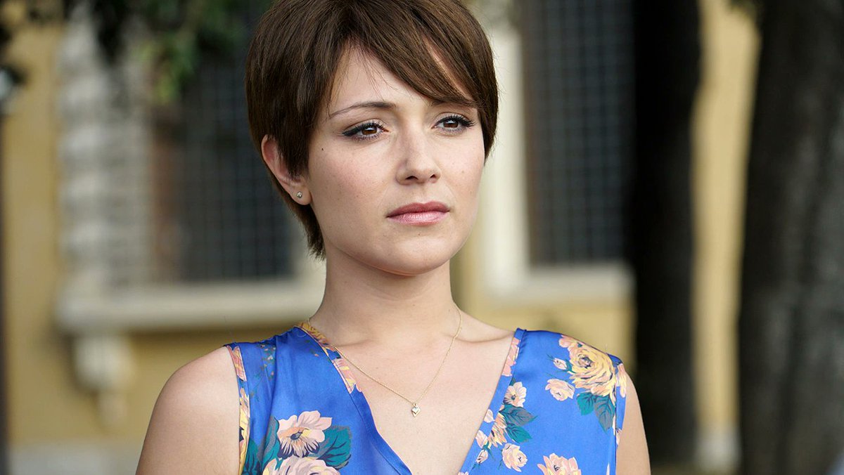 AliGraysAnatomy's tweet image. What’s a show ur convinced ur the only one who watched here’s mine #BetterOffTed #ChasingLife #EliStone #ZoeysPlaylist