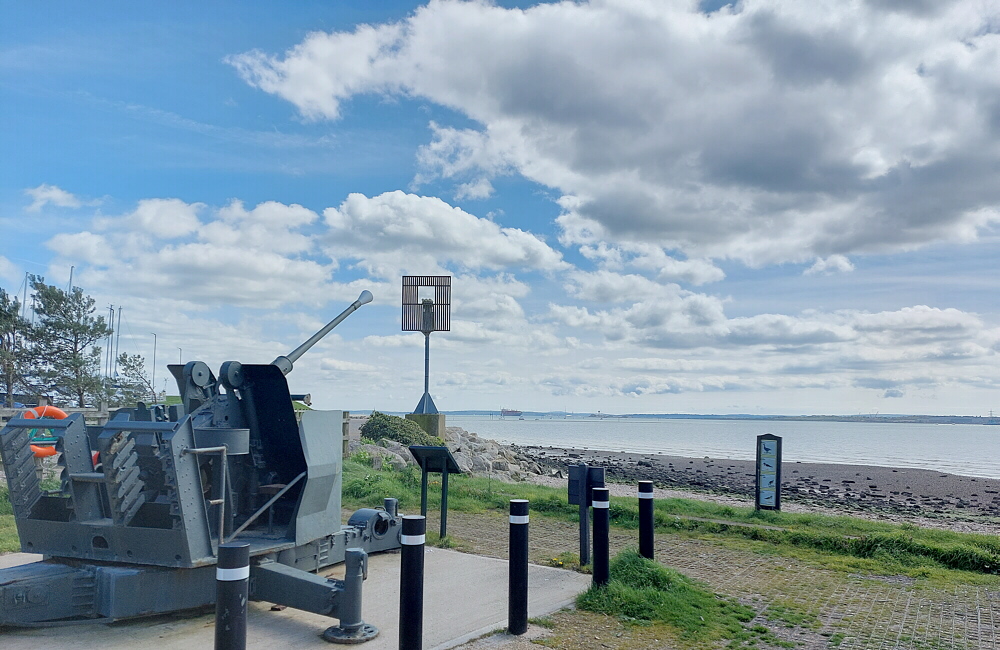 BobMockford's tweet photo. Hamble Point on Friday. Some cloud but feeling warm in the sunshine. High tide is still some way off so I'm able to walk all the way along the shore. #Hamble #HamblePoint #HambleShore #SouthamptonWater https://t.co/r3H4MGnrAN