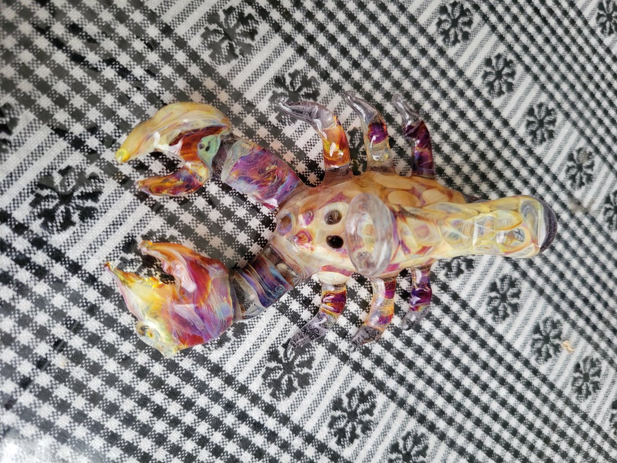 FreewaysGlass's tweet photo. Scorpion pendant rig #2 made with amber purple has a honeycomb thorax and tail with removeable stinger scoop this one sold  #scorpion #pendant #glassart #microrig #dabrig #glassart #Scorpionpendant #ckatsglass #freewaysglass #scorpionart #pendantrig https://t.co/lsw4pHvVRc