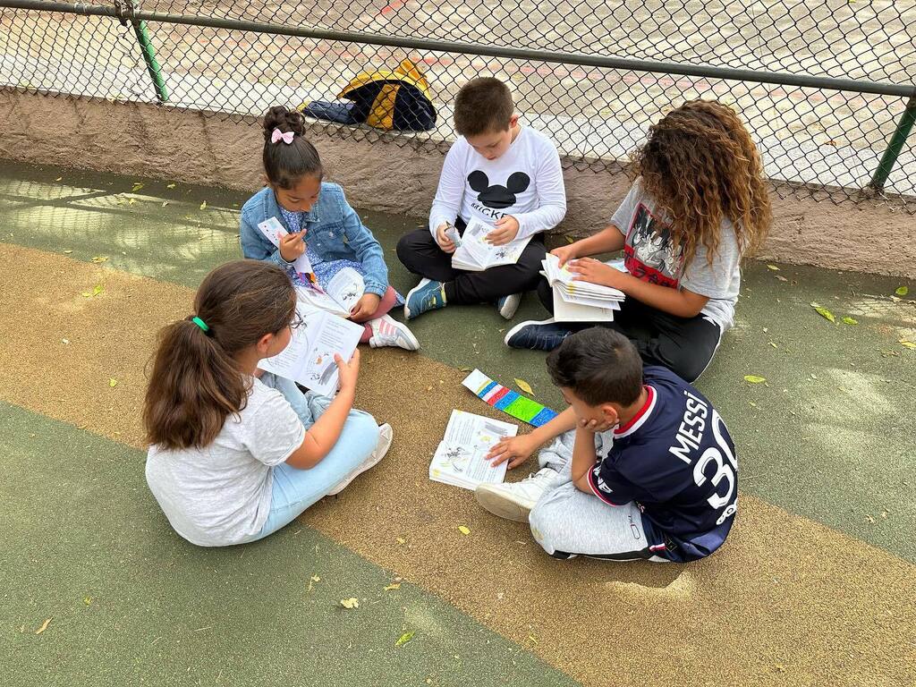 CorMarFig's tweet photo. 📚Poder sortir al pati a llegir amb petits grups, sempre és més divertit 📚 https://t.co/6jHjhffGJL https://t.co/pleMieEMDd
