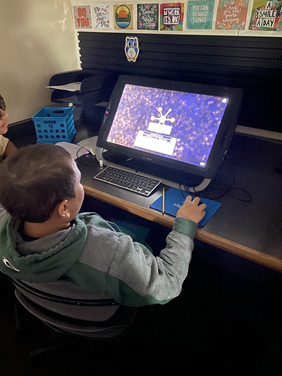 MrsNHeaver's tweet image. We’ve been hard all week learning about atoms, elements, molecules, &amp;amp; compounds. Today we ended the week with some molecule fun-I gave the chemical formula &amp;amp; then students could build the 3D molecule! @zSpace is so fun! @CentralCyclone