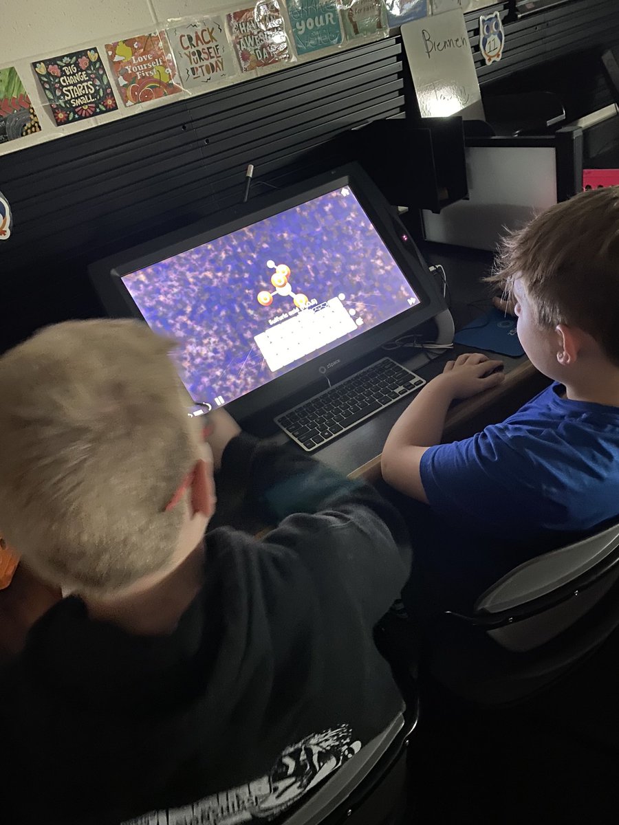 MrsNHeaver's tweet image. We’ve been hard all week learning about atoms, elements, molecules, &amp;amp; compounds. Today we ended the week with some molecule fun-I gave the chemical formula &amp;amp; then students could build the 3D molecule! @zSpace is so fun! @CentralCyclone