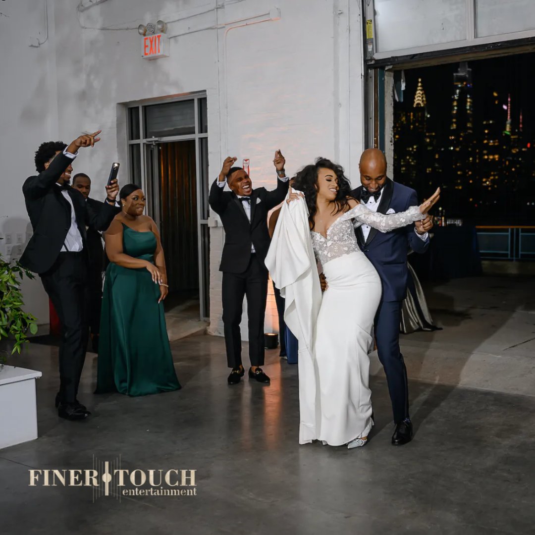 finertouch's tweet photo. Check out this feature!! 

Uploaded to https://t.co/Pvq54GwUNK, @galaproductionsnyc credited us in their article they did for this amazing couple! Held at Sound River Studio this wedding was so spectacular with amazing decor and amazing guests! 

Thank you for the feat... https://t.co/LRVRg3CBYz
