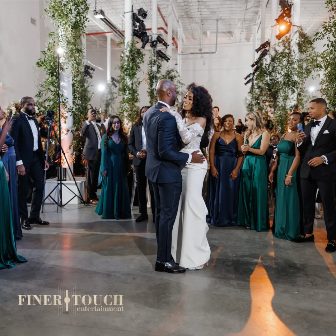finertouch's tweet photo. Check out this feature!! 

Uploaded to https://t.co/Pvq54GwUNK, @galaproductionsnyc credited us in their article they did for this amazing couple! Held at Sound River Studio this wedding was so spectacular with amazing decor and amazing guests! 

Thank you for the feat... https://t.co/LRVRg3CBYz