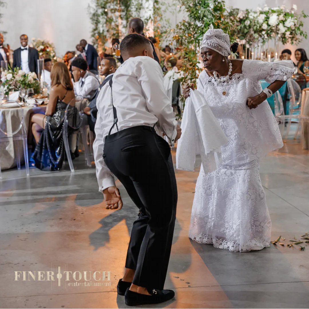 finertouch's tweet photo. Check out this feature!! 

Uploaded to https://t.co/Pvq54GwUNK, @galaproductionsnyc credited us in their article they did for this amazing couple! Held at Sound River Studio this wedding was so spectacular with amazing decor and amazing guests! 

Thank you for the feat... https://t.co/LRVRg3CBYz