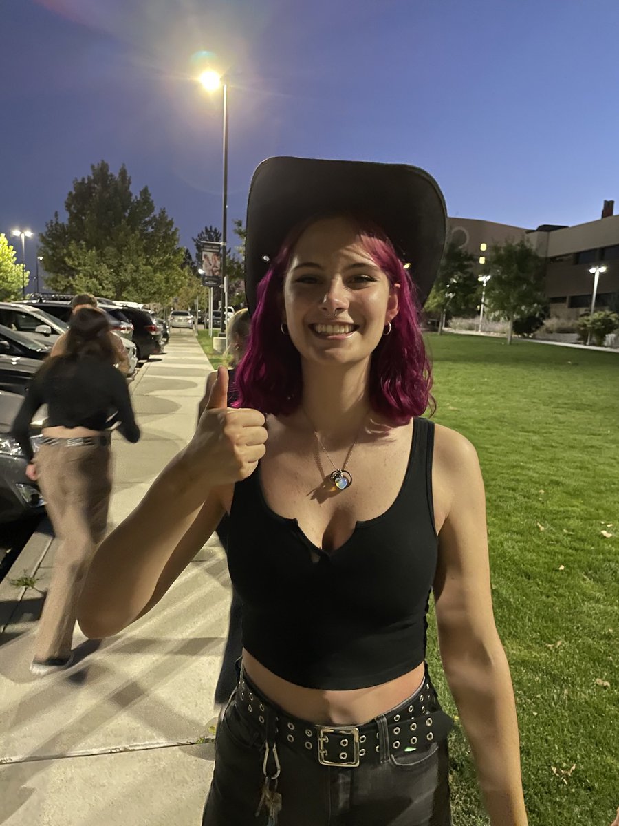 giannamlong's tweet photo. this is lizzy, i ran into her on the way to a baseball game for #unr and i told her i liked the hat. #humansofUNR @alayna_wood92 #rsj108 https://t.co/A5XPTentEO