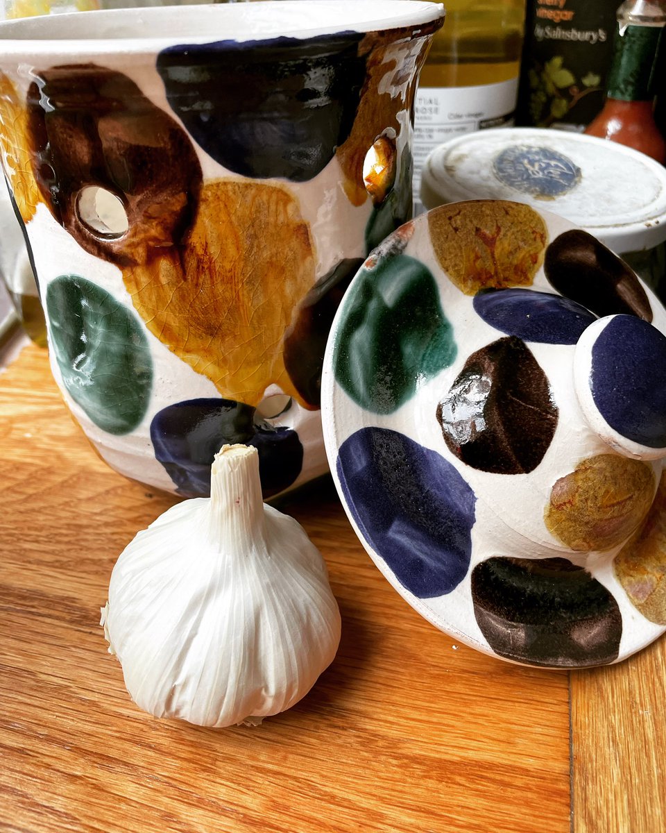 etspr's tweet image. New garlic jar from recent trip to #spain now in place in the kitchen. Love Spain, the food, the people, the culture and the climate. Was there on a trip to see food companies - so interesting. Back to grey skies and rain in Blighty! #food #españa #comida #artisan #travel #pr