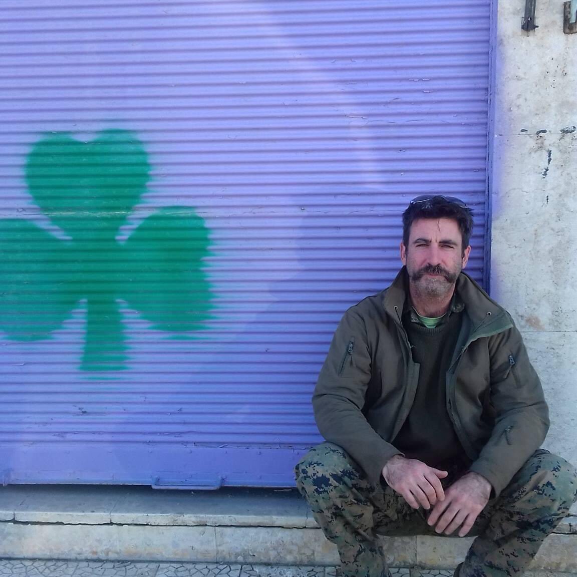 I’ve tried to write a few things about Finbar. Its impossible to capture him in a tweet. We met during the Shell to Sea campaign &amp; became fast friends &amp; housemates

A man of few words, anything he did say was worth hearing

RIP Fin/ Achill buck/ Çiya Demhat

Omnia Sunt Communia