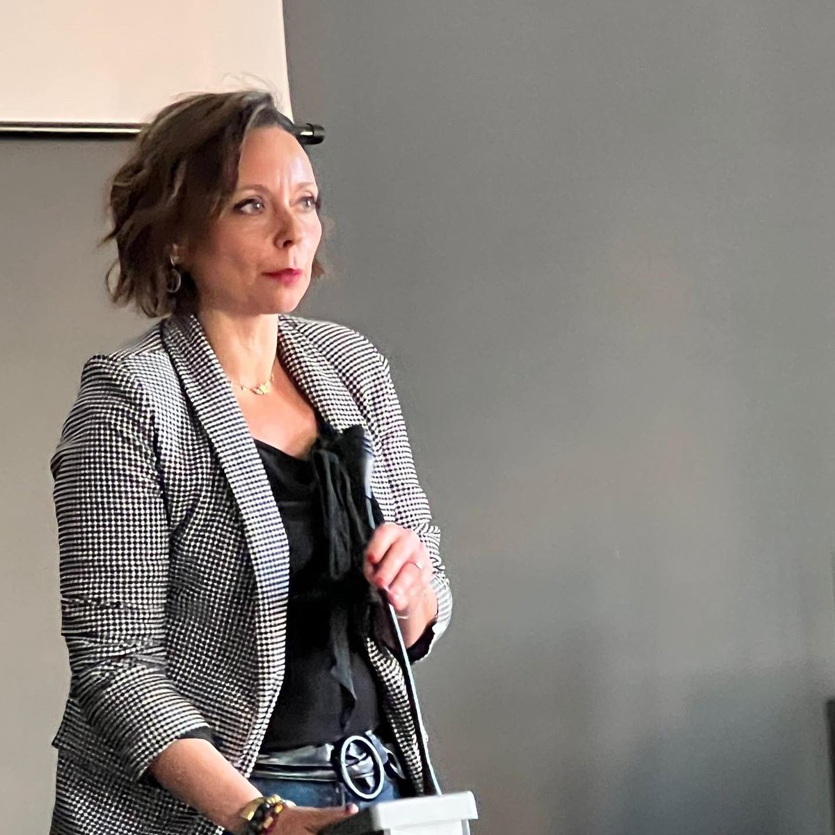 ArchScannella's tweet photo. #𝗔𝗿𝗰𝗵𝗶𝗧𝗲𝗺𝗶
𝟯𝟬 𝗠𝗜𝗡𝗨𝗧𝗜 𝗗𝗜 𝗔𝗥𝗖𝗛𝗜𝗧𝗘𝗧𝗧𝗨𝗥𝗔 𝗖𝗼𝗻𝘃𝗲𝗿𝘀𝗮𝘇𝗶𝗼𝗻𝗲 𝗽𝗲𝗿 𝗻𝗼𝗻 𝗮𝗿𝗰𝗵𝗶𝘁𝗲𝘁𝘁𝗶 

Proposta di un dialogo tra l’architetto e la società e ammette confronti, obiezioni, convergenze e divergenze alla ricerca di un punto di equilibrio https://t.co/I4m5xDFy4S