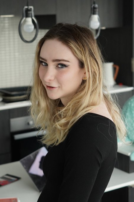 TW Pornstars - Aoife 🐝 Bee 🏳️‍⚧️. The latest pictures and videos from