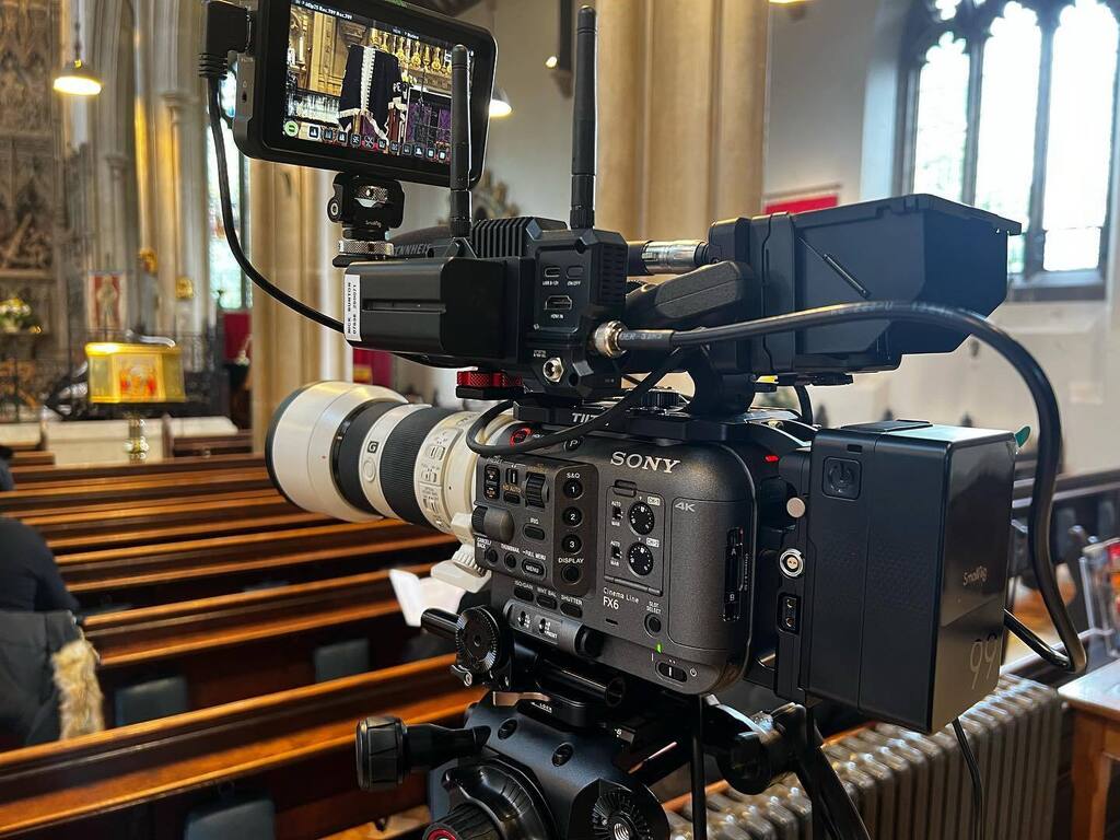 Todays live streaming for a funeral service at St Andrews Church, Kingsbury, London.

#livestream #sonyfx6 #funeral #liveu #sennheiser #funeralservice #atomos #hollyland instagr.am/p/Crlplp8MTex/