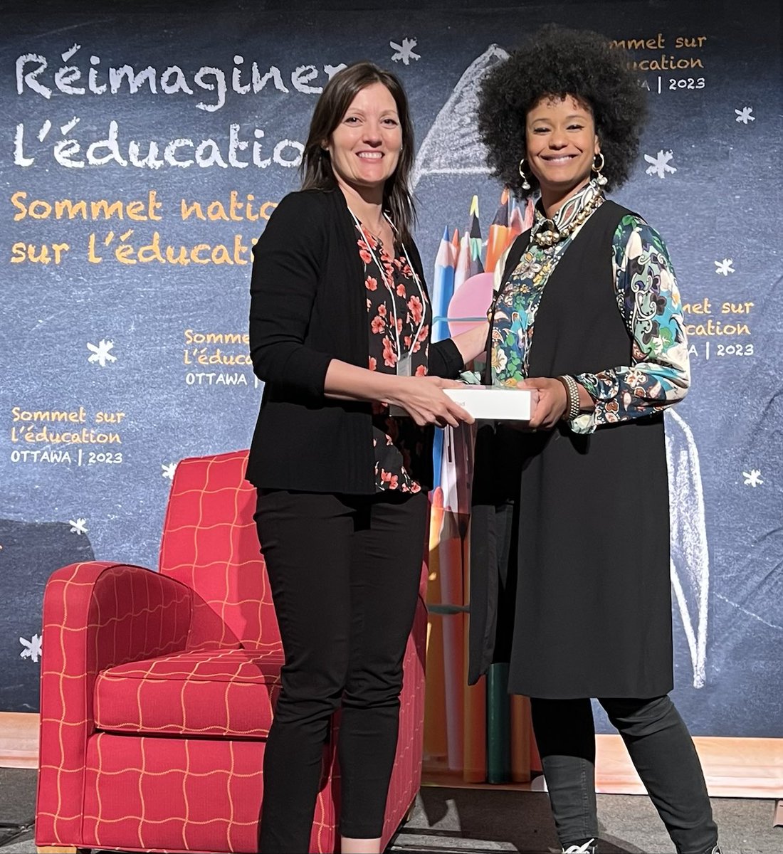 La gagnante de l’iPad RTOERO pour le Sommet national sur l’éducation est Isabelle du ⁦<a href="/CSCNouvelOn/">CSC Nouvelon</a>⁩. félicitations ⁦⁦<a href="/FNCSF/">FNCSF</a>⁩