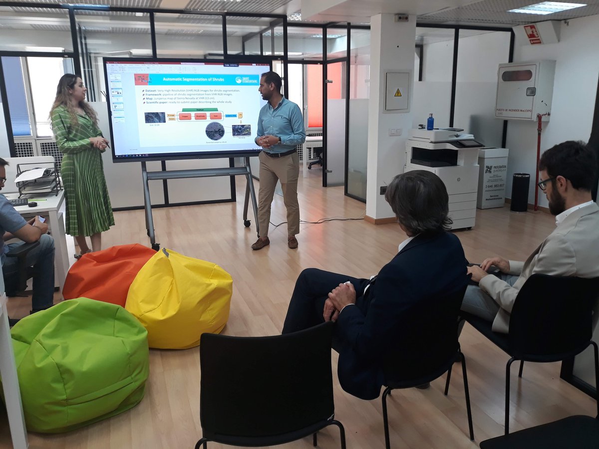 LifeWatchSpain's tweet photo. Octavi Quintana fue uno de los impulsores en @EU_Commission de las infraestructuras de investigación y cooperación científico-tecnológica. Ahora dirige @PrimaProgram y ha conocido en Sevilla el potencial de las iniciativas y herramientas de @LifeWatchERIC. https://t.co/yiNSVJAKrC https://t.co/QjNZdavc5S