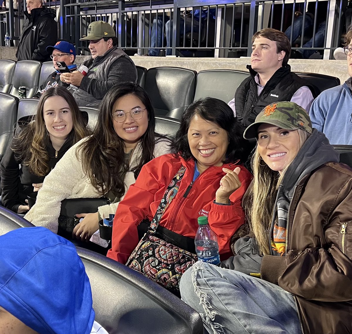 2FieldEast1's tweet photo. Exciting and Winning night with the Amazing METS @ CitiField with amazing team members of Allen Hosp (Jane &amp; Tiffany from 2FE and Caitlin &amp; Daniela from 1RW)@AllinatTheAllen @R4Allen_ACNW https://t.co/ezwOIv7Tsb