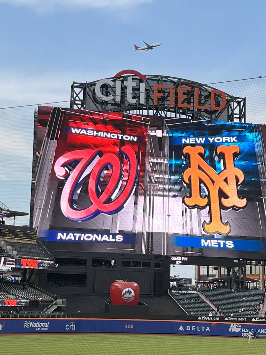 2FieldEast1's tweet photo. Exciting and Winning night with the Amazing METS @ CitiField with amazing team members of Allen Hosp (Jane &amp; Tiffany from 2FE and Caitlin &amp; Daniela from 1RW)@AllinatTheAllen @R4Allen_ACNW https://t.co/ezwOIv7Tsb