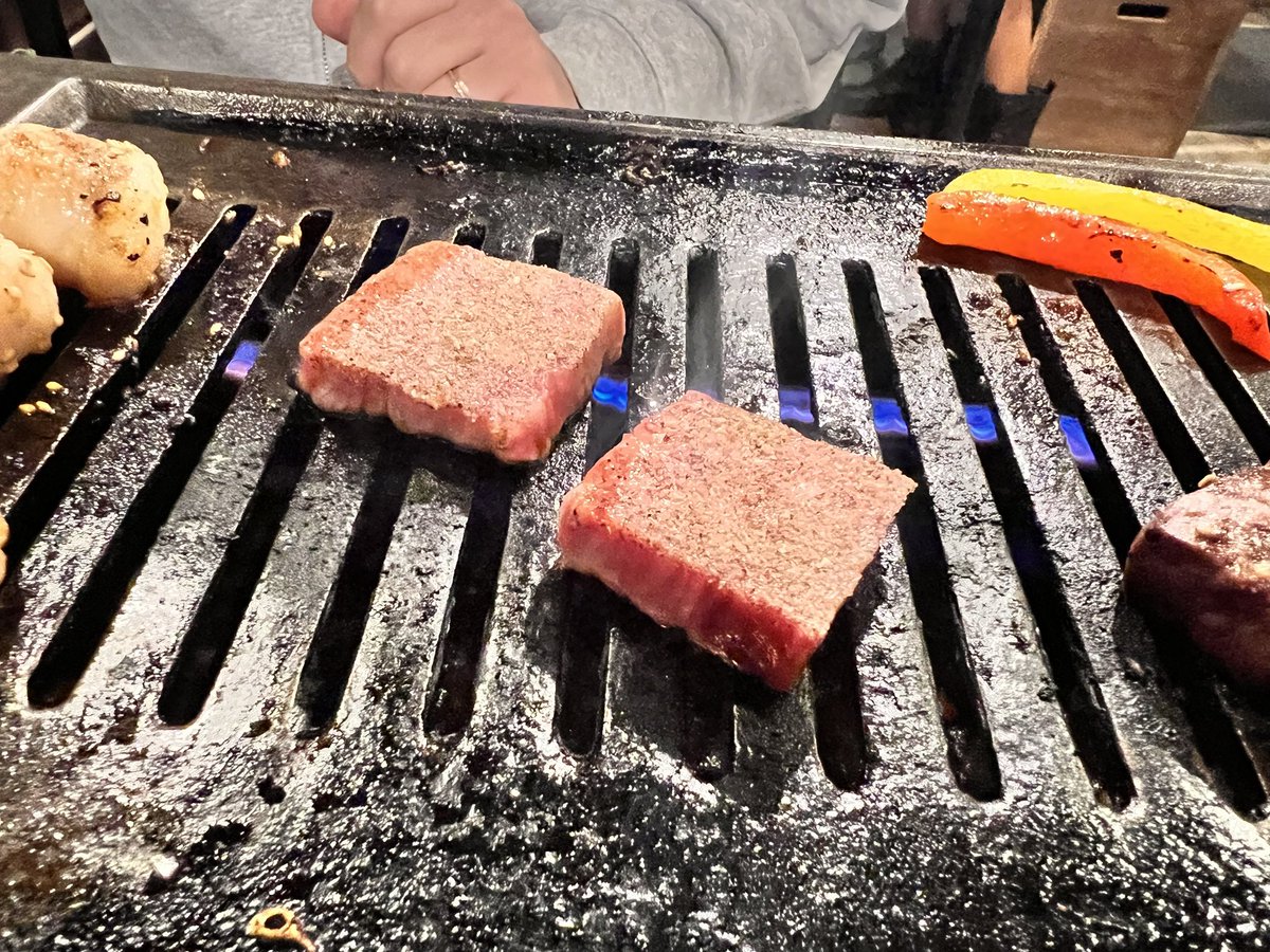 神戸の街ひさびさでした。賑わってていいかんじ。 朝7時までやってる
