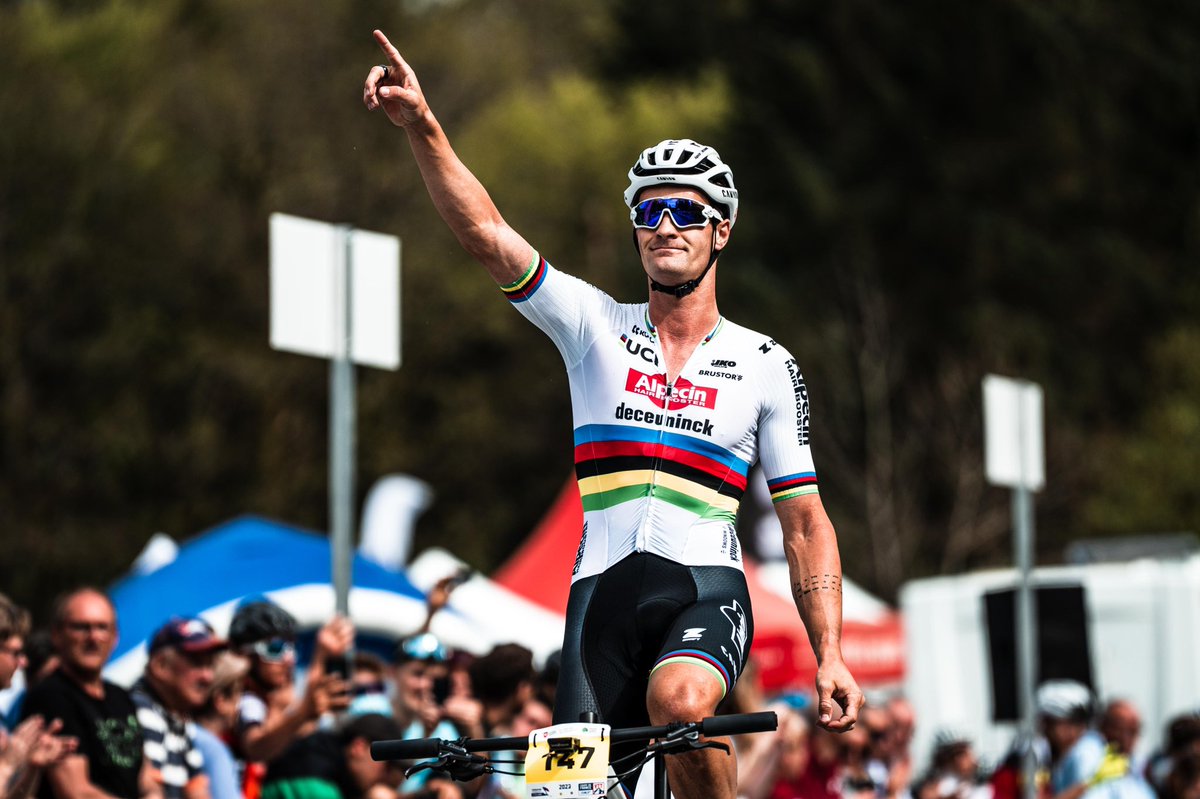 AlpecinPT's tweet photo. First time in this wonderful @Kalas_cc World Champion kit, and immediately winning. @samgazemtb kicked off the MTB weekend in Guéret in the best possible way. 🥇 in the XCC event! 

#AlpecinDeceuninck #SamGaze 

📷 Noam Meresse https://t.co/wB1qD68641