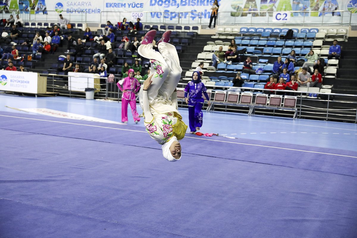 SubuOfficiall's tweet photo. 🥊⚔️ Üniversitemiz ve Gençlik Spor İl Müdürlüğü ev sahipliğinde düzenlenen ÜNİLİG Türkiye Wushu Şampiyonası, Serdivan Spor Salonu'nda başladı.

Detaylar 👇
🔗 https://t.co/7VH1twFd0Y

@twfgovtr @unilig_tusf https://t.co/nWVBUud7I7