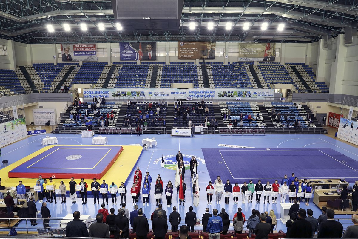 SubuOfficiall's tweet photo. 🥊⚔️ Üniversitemiz ve Gençlik Spor İl Müdürlüğü ev sahipliğinde düzenlenen ÜNİLİG Türkiye Wushu Şampiyonası, Serdivan Spor Salonu'nda başladı.

Detaylar 👇
🔗 https://t.co/7VH1twFd0Y

@twfgovtr @unilig_tusf https://t.co/nWVBUud7I7
