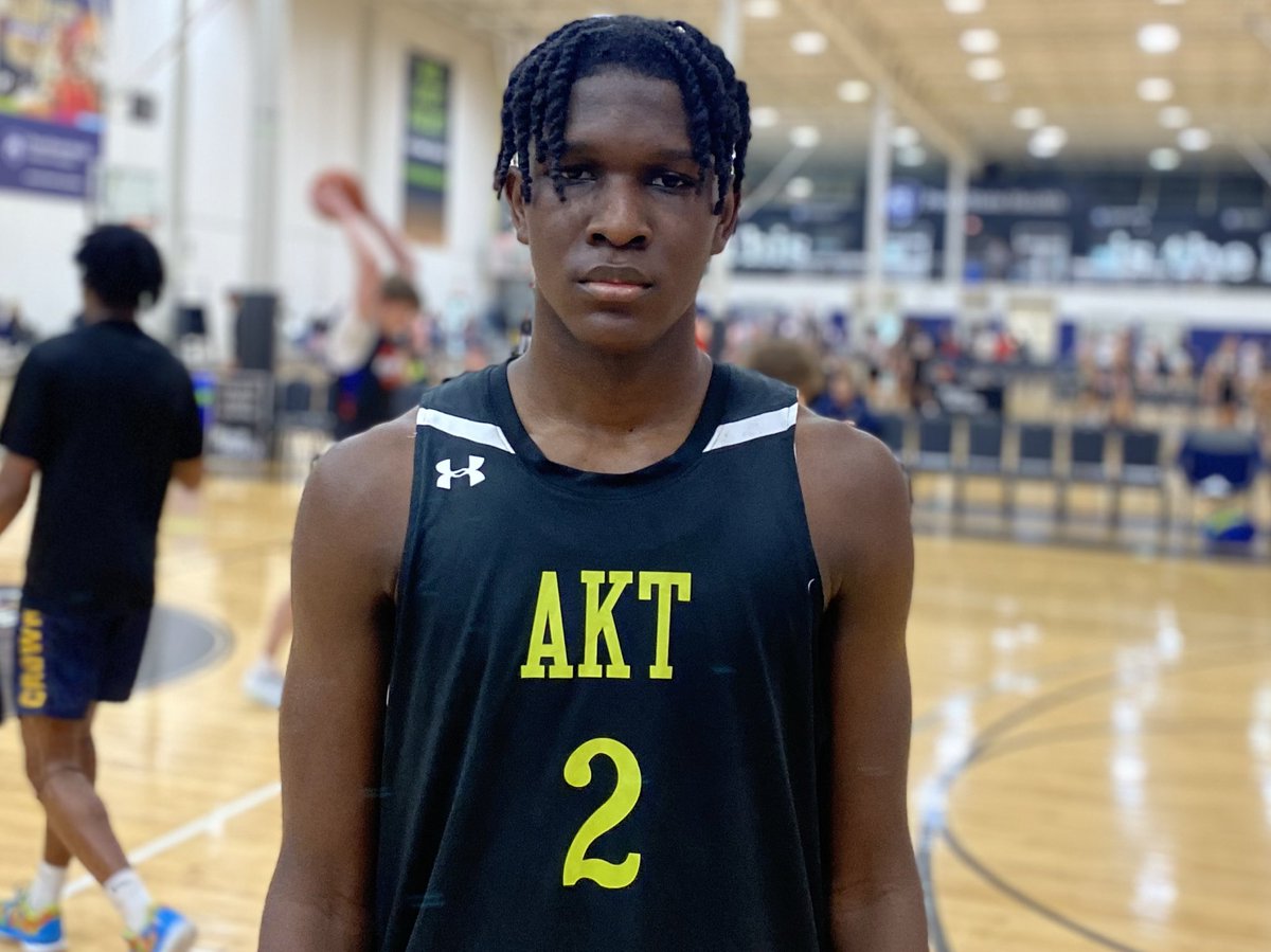 EliteHSscouting's tweet photo. FINAL (17U)
@TeamAKTHoops 57
@EliteMarston_ 47

‘24 Mekai Johnson (📷) got downhill often + finished well around the cup. ‘24 Quin Gorman flashed with his two-way playmaking ability + ‘24 Kye Robinson added a scoring spark.

‘25s Jordan Ghee, JoJo Torres impressed for Marston https://t.co/Mt9NeVaLr5