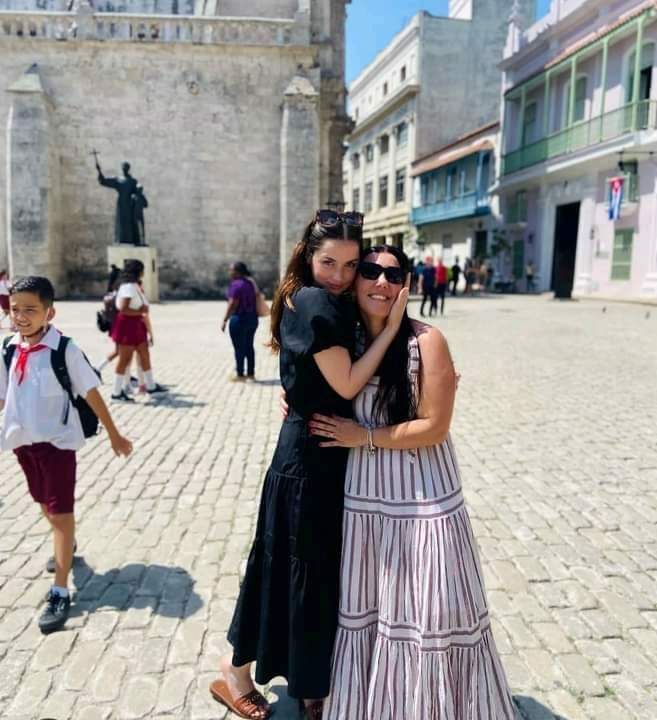 El verdadero triunfo se encuentra en llegar a ser lo que sueñas sin renunciar a quien eres y mucho menos denigrar la tierra que te vio nacer, Ana de Armas es el ejemplo de ello. #CubaEsAmor #ALaPatriaManoYCorazón