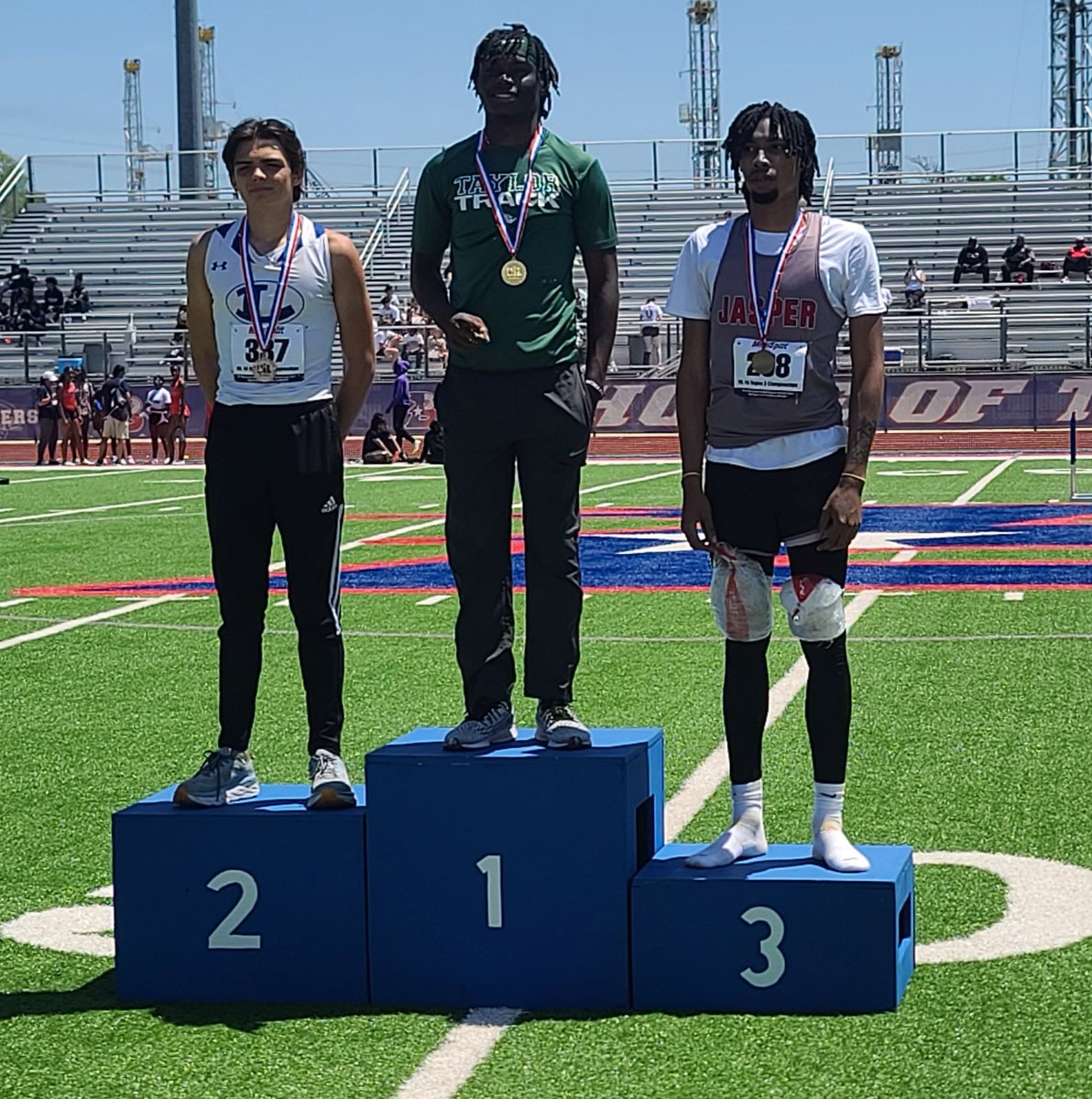 Jasper_hoops's tweet photo. Congrats @ferrell_kameron !
3rd place in Long Jump at the Regional Track meet! https://t.co/reqJSaCfRk