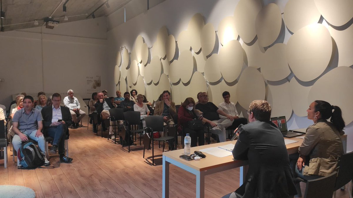 mtolrairosell's tweet photo. Presentem el programa electoral del @Cugat_Psc per al #28M. Un programa basat en 4 eixos: ciutat; persones; empresa, ocupació i promoció econòmica; i governança. Una gran feinada dels seus coordinadors:l'@ElenaVilaGomez i l'@BallestaSanz #PereSolerAlcalde #StQgatavança #SantCugat https://t.co/BrJv3RMsGw