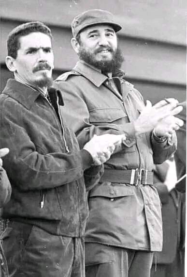 PorAmorVoy a sumarme a la felicitación al Héroe de la República de Cuba y Comandante de la Revolución, 
ejemplo de heroísmo,capacidad de trabajo, amor y fidelidad a la Patria, hombre de gran valor, resistencia y compromiso, héroe de muchas batallas, al que Cuba admira y quiere.