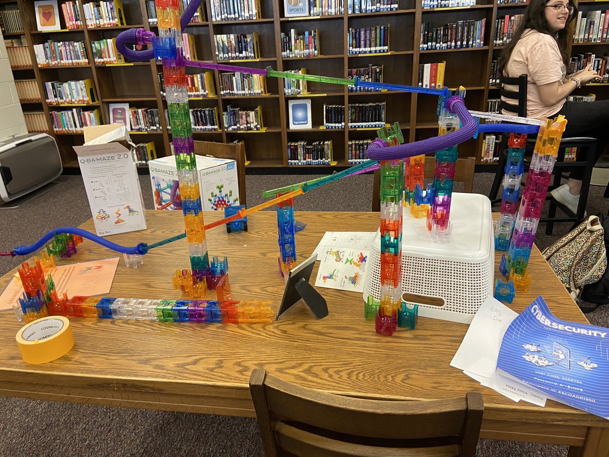 tudon26's tweet photo. What a wonderful sight of @losfresnoshigh students enjoying time at the library while working on makerspaces and playing chess!l !🙌🏼😊🤓 @patty_annfitz @JustinStumbaugh #studentlife https://t.co/cHpQzJBcnG