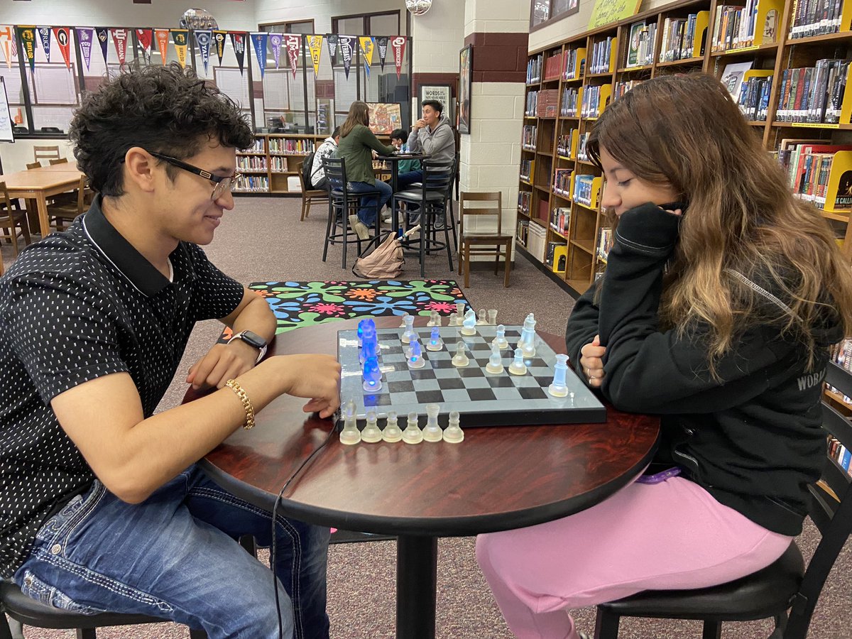 tudon26's tweet photo. What a wonderful sight of @losfresnoshigh students enjoying time at the library while working on makerspaces and playing chess!l !🙌🏼😊🤓 @patty_annfitz @JustinStumbaugh #studentlife https://t.co/cHpQzJBcnG