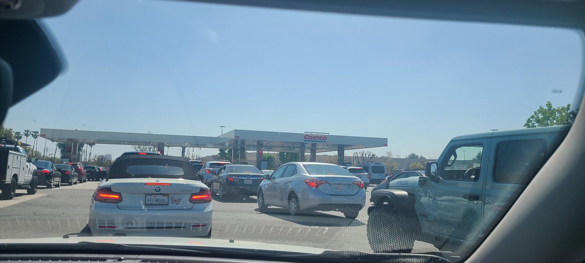 Rebel on Twitter " Costco gas station on Sepulveda in Van Nuys!! 7 lanes 30 min. wait!!!"