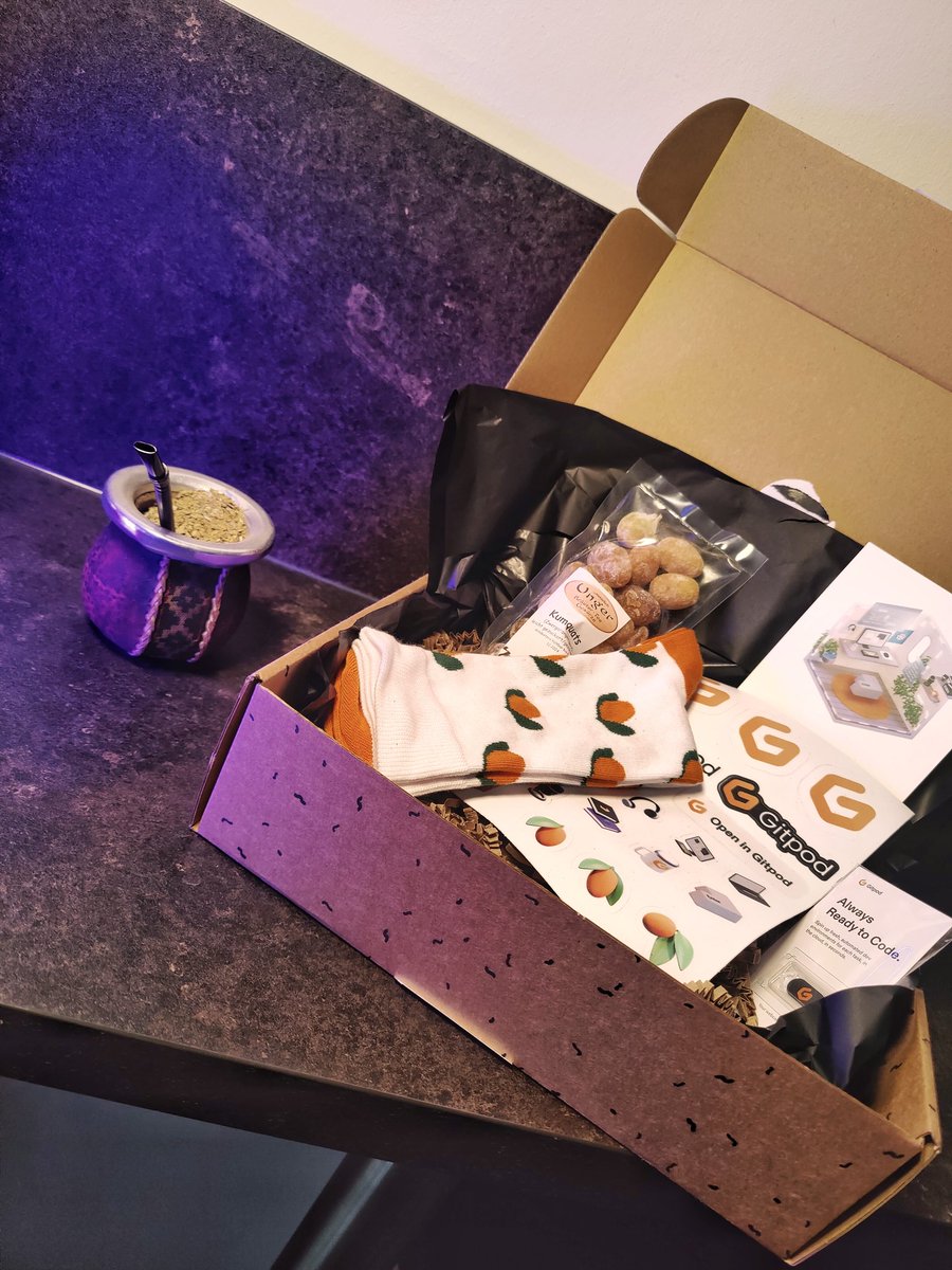 code_byter's tweet image. How it started vs how it&apos;s going 😂:
Thanks for the awesome fanbox @gitpod 😀