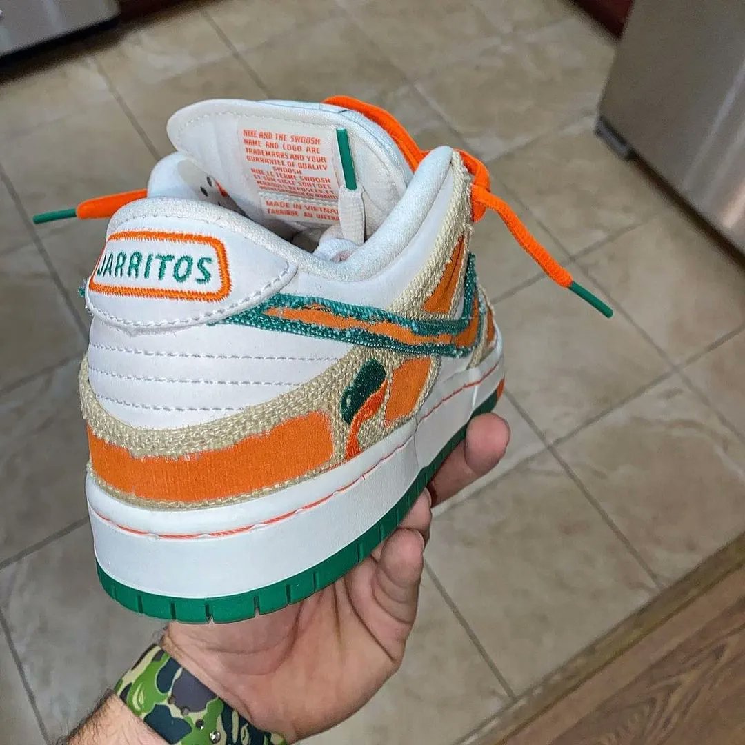 JustFreshKicks's tweet photo. The Jarritos x Nike SB Dunk Low Releases Next Month 🍊 https://t.co/zy5B45c8AE https://t.co/Ov3yvh2awG