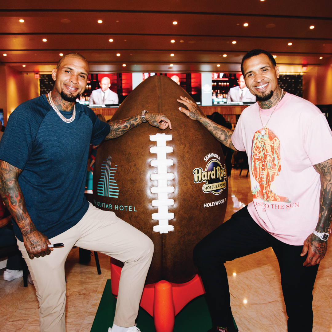 Last night's Draft Party with our favorite Dol-Fans! 🏈🐬 @MiamiDolphins | #MikePouncey | @MaurkicePouncey