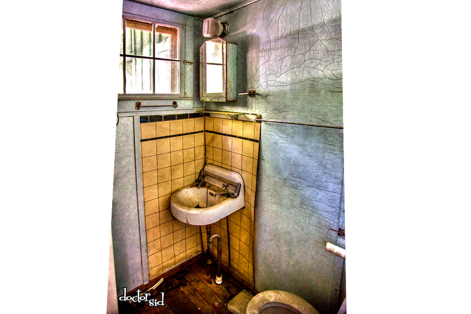 dr_sid's tweet photo. Peeling Privacy by Doctorsid - #knoxville #elkmont #wonderland #daisytown #architecture https://t.co/7OfghTTXw5 via @_doctorsid https://t.co/368xcMBwHj