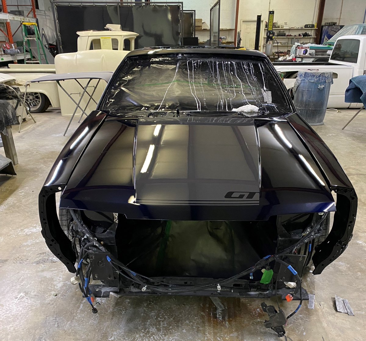 AkzoNobel_AACNA's tweet photo. This 1986 Mustang GT build by @Protourfox is looking sweet in Sikkens Gloss Black with Blue Pearl paint and Sikkens Autoclear HS+ clear. Look at what happens when the paint hits the sun! Thanks for sharing, Andrew Schenk!
#Protourfox #SikkensVR #FordMustangGT #SikFinish #SikPaint https://t.co/mU0snSpoqa