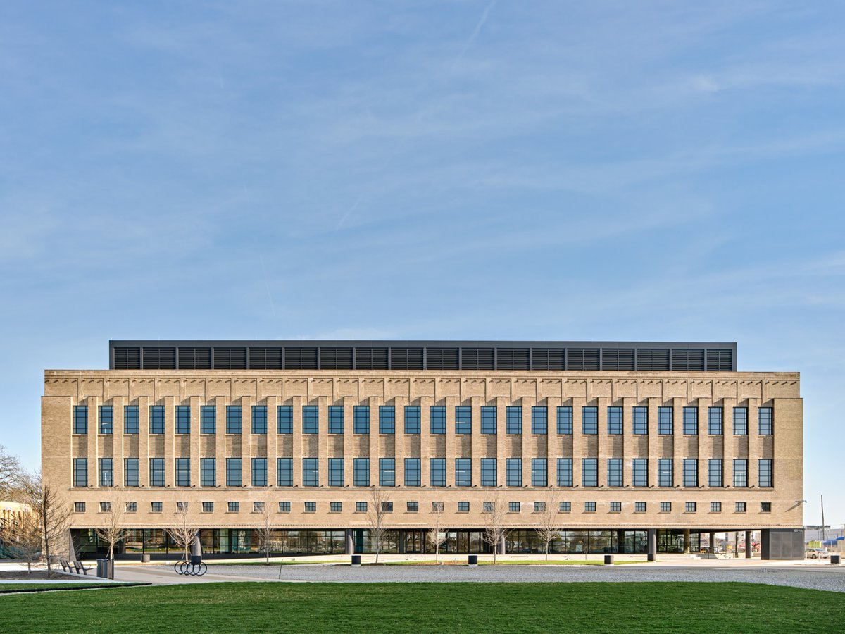 archinect's tweet image. Gensler and CIVILIAN team reimagines abandoned Detroit book depository as startup hub for mobility innovation 

arcnct.co/3Lcsqnb 

📸 Jason Keen &amp;amp; Brian Ferry @gensler_design #DetroitArchitecture #AdaptiveReuse