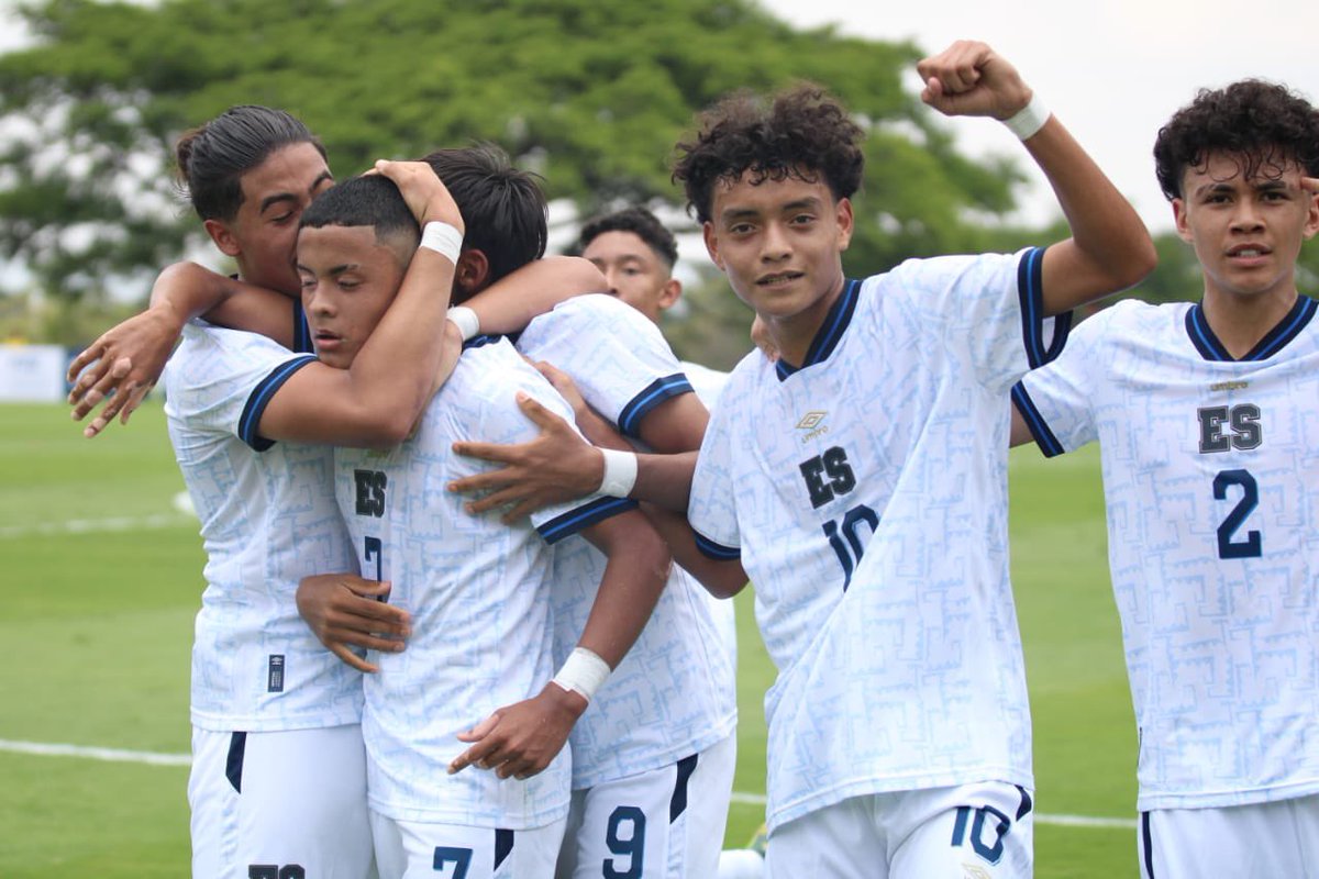 LaSelecta_SLV's tweet photo. 📸 Postales del primer tiempo 
Sub15 El Salvador 2-1 @Fenifutnica 

Anotaciones: 
⚽️ Ever Coto (30”)
⚽️ Jefferson Perla (36”) https://t.co/nNmtSlpFBo