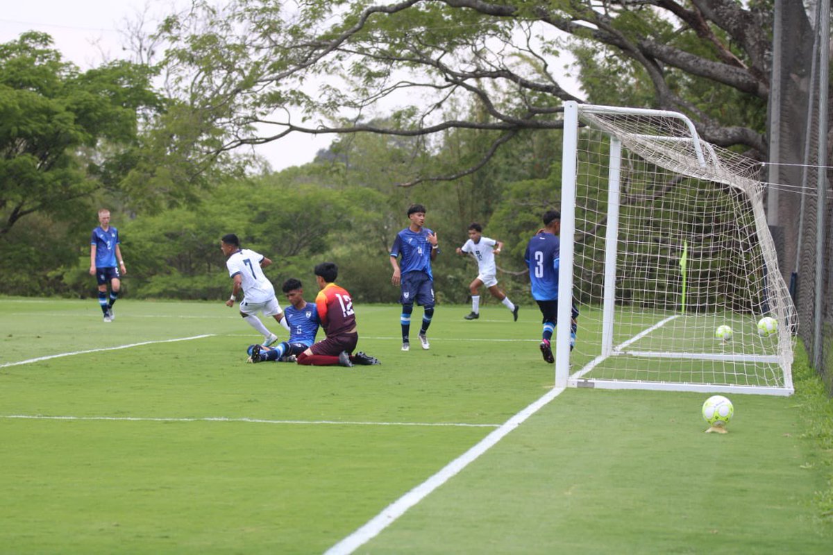 LaSelecta_SLV's tweet photo. 📸 Postales del primer tiempo 
Sub15 El Salvador 2-1 @Fenifutnica 

Anotaciones: 
⚽️ Ever Coto (30”)
⚽️ Jefferson Perla (36”) https://t.co/nNmtSlpFBo