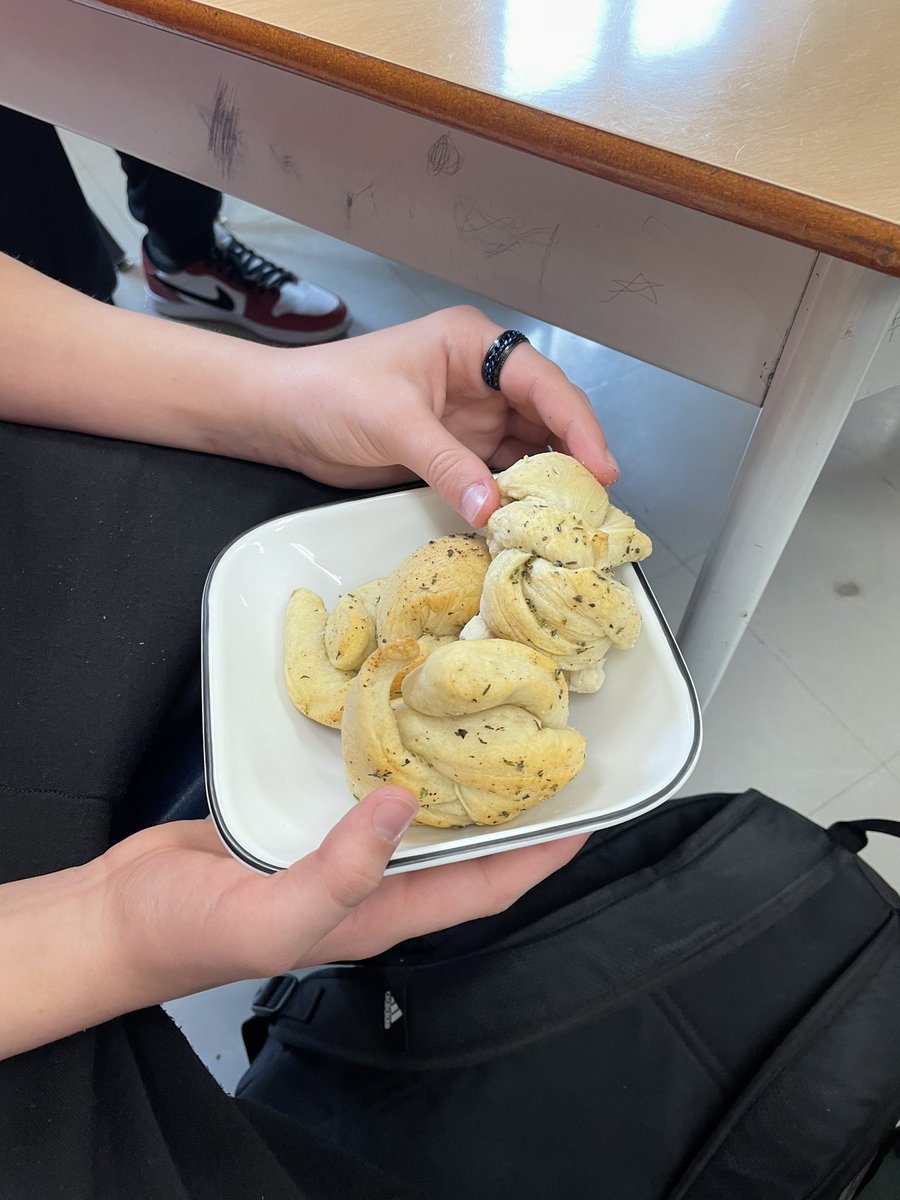 MadameBaines's tweet photo. Today in Food &amp; Nutrition, we learned to read a recipe in a sequential manner to make garlic knots! @Churchill_HWDSB #yum #garlicknot #HFN2O https://t.co/aarxnTpLcu