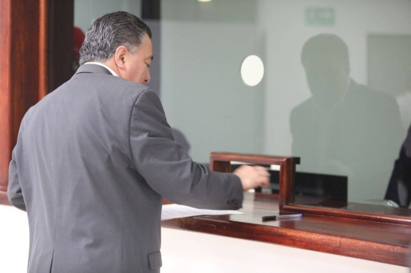 SivarNewsSV's tweet photo. 🔴 ARENA PROPONE REDUCIR JORNADA LABORAL A 7 HORAS DIARIAS Y A 39 SEMANALES 

El partido ARENA pide reducir la jornada laboral diaria de 8 a 7 horas; y disminuir la jornada semanal de 44 a 39 horas diurnas y de 39 a 34 horas nocturnas. https://t.co/lcsEf1JmQ0