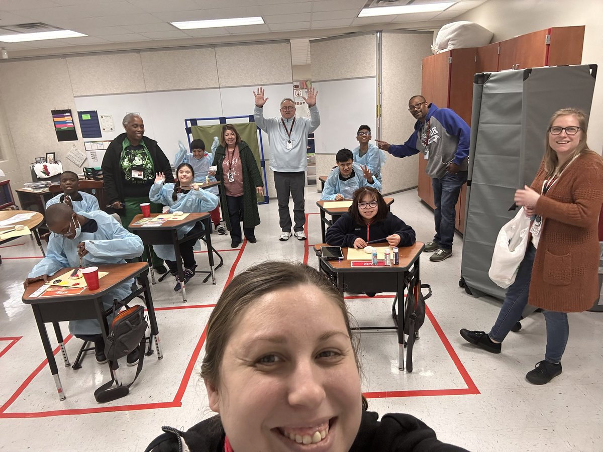 MrsMessina_SPED's tweet photo. Painting kindness rocks! Thanks, Mrs. @Mrs_Omiecinski #olhmserves123 https://t.co/rLdtD5fUWT