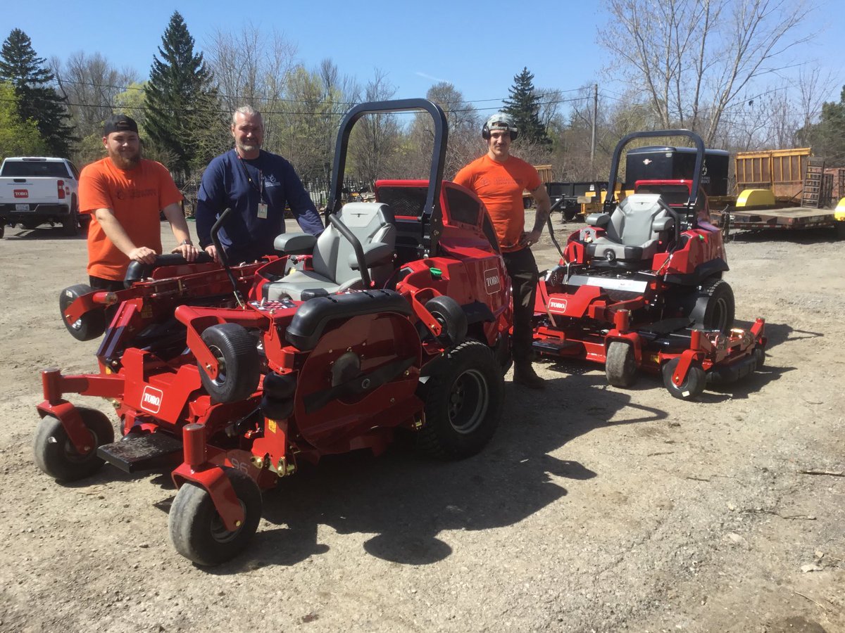 Buffalo Olmsted Parks Conservancy are very happy to take delivery of their new Toro ZMaster 7500 equipped with 96” cutting decks. Pictured in the middle is Fleet Director Chris Hartgrove and technicians Jake on his right plus Daniel on his left. Thank you for the business!!