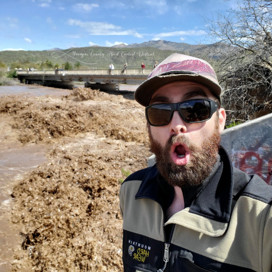YavapaiAZ_Flood's tweet photo. When that Friday Flood Feeling hits ya😆 Our Flood Warning Specialist get HYPED about the flow of water! 

#yavapaicounty #floodcontrol #fridayfeeling #friday #weekend #floodwarning #aguafria #alert2 #hydrology #hydrologist #flooding #flood #northernarizona #blackcanyoncity https://t.co/oXnczRlsuK
