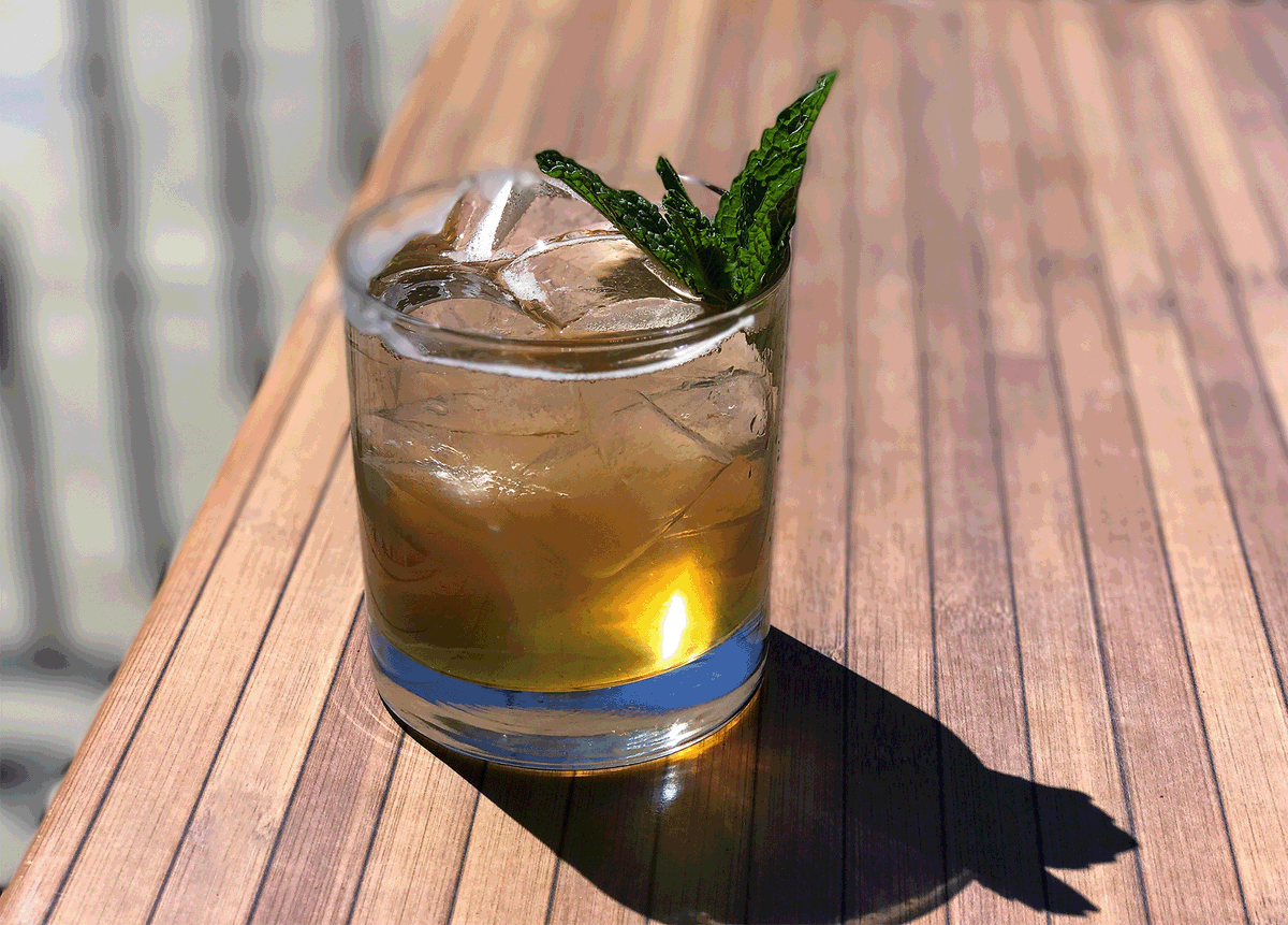 MacsWoodGrilled's tweet photo. #MintJuleps May 5-6 for #CincodeDerby! We're featuring wood-grilled #steaktacos, beer-battered #fishtacos, Corona/Modelo specials, and more. Details: https://t.co/IupjiRCsDS
(pic: TLM) #cincodemayo #derbyday #chicagobars https://t.co/GIVfJCxJBQ