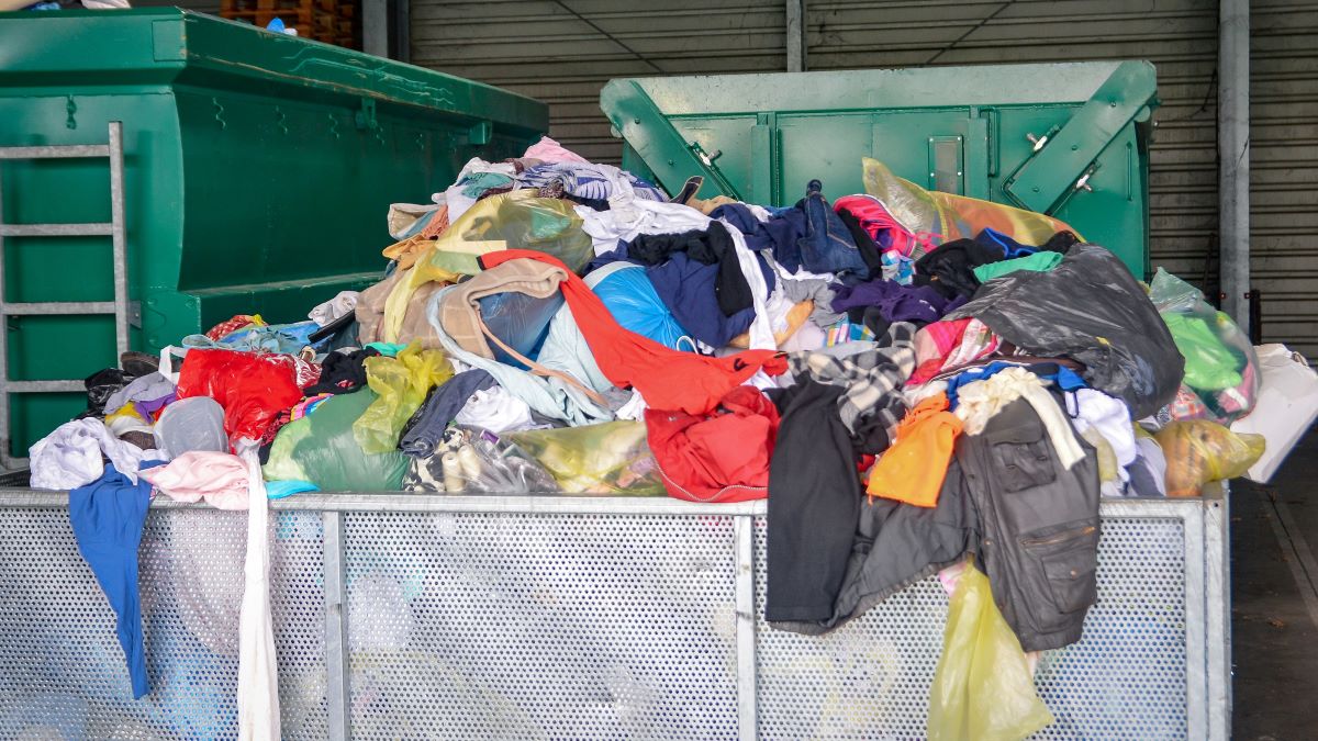 The clothing industry accounts for about 4% of the world's annual greenhouse gas emissions, and while the slow fashion movement is growing, more work must be done to reduce textile waste.
#Sustainability #Textiles #Sustainable #Livegreen #Recycle
ow.ly/Wh3f50NKIiY