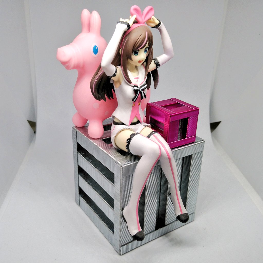 キズナアイ 「ガンタッカーの芯で作ったマスの使用法を模索してます。  重さがあるから長いもの入」|鬼の絵師のイラスト