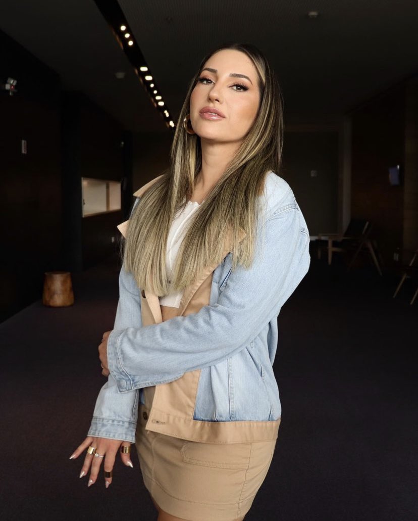JoaoNetoEmidio's tweet photo. Cheguei na vida dela e vou fazer um trabalho belíssimo! Aguardem ❤️ Amandinha é linda e cheia de luz, amei amei, amei! https://t.co/pVnzM0e6hz