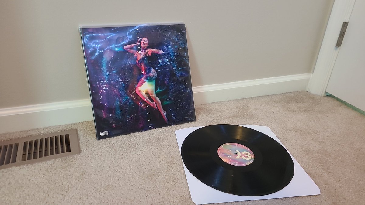 mitski-stats-on-twitter-planet-her-doja-cat-standard-black-they